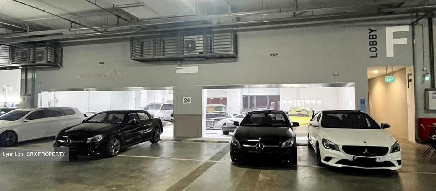 Carros Centre (D25), Factory #611009121